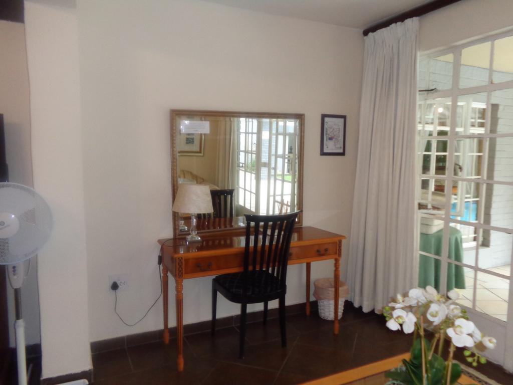 Thatchfoord Lodge Johannesburg Buitenkant foto