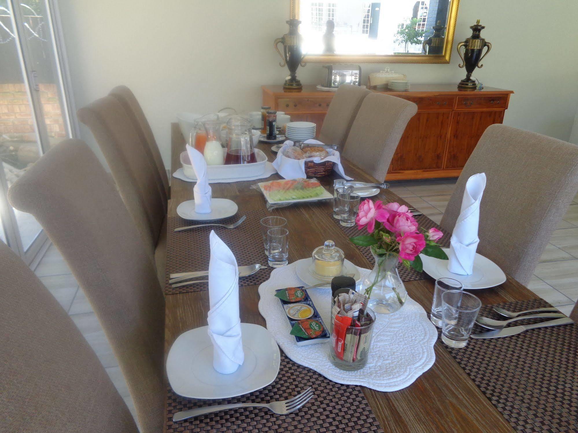 Thatchfoord Lodge Johannesburg Buitenkant foto